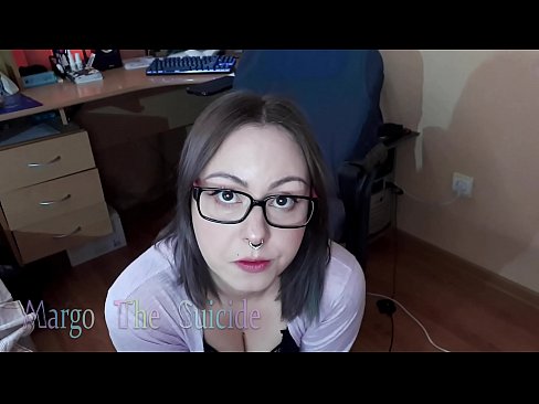 ❤️ Seksi djevojka s naočalama duboko siše dildo na kameri ️❌  Seks kod nas ❤