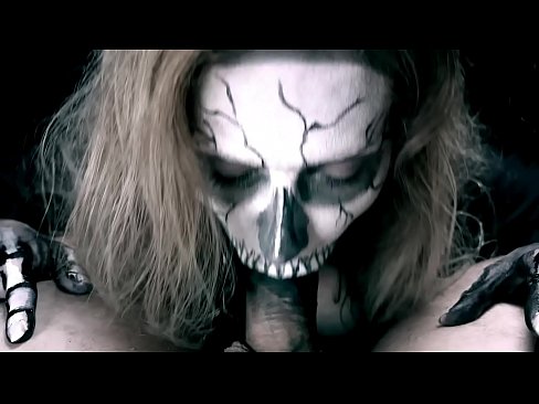 ❤️ Demon djevojka siše kurac svojim crnim ustima i guta spermu. ️❌  Seks kod nas ❤